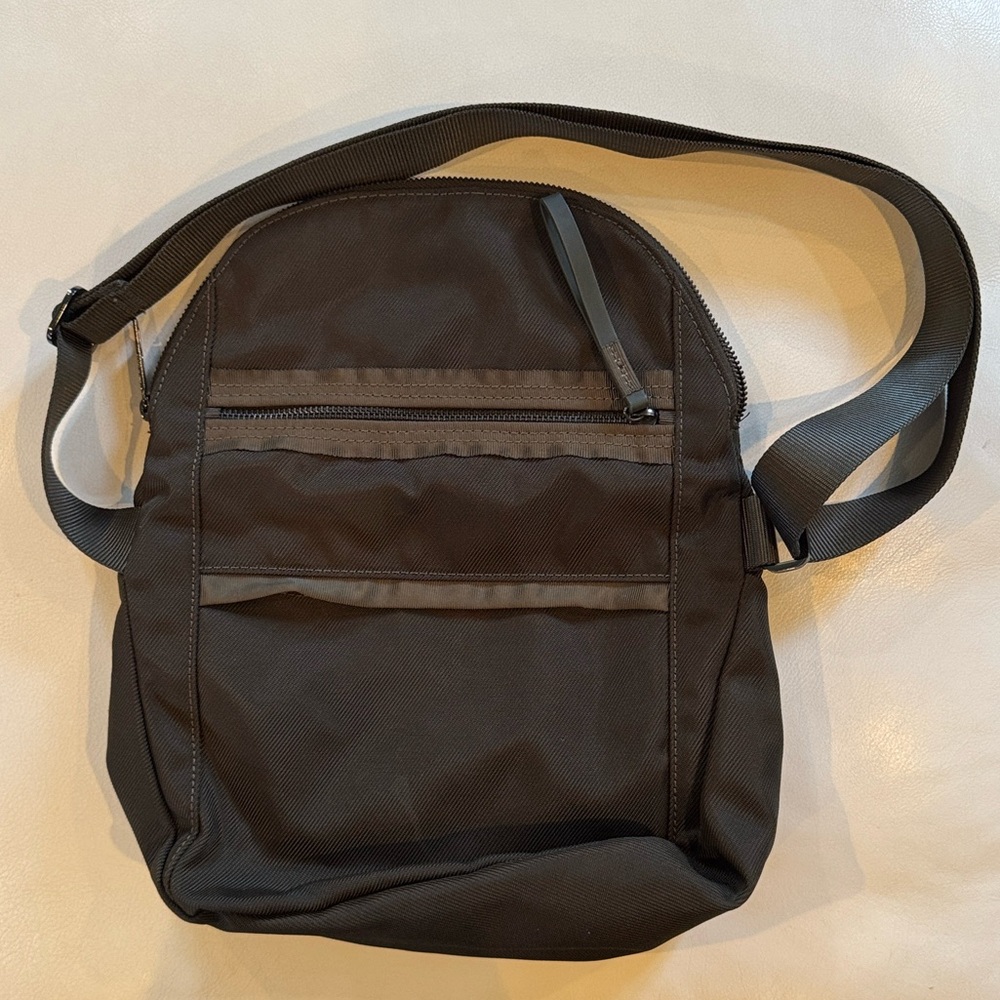 Lululemon Dark Olive Green Festival Crossbody Bag - Picture 11 of 12